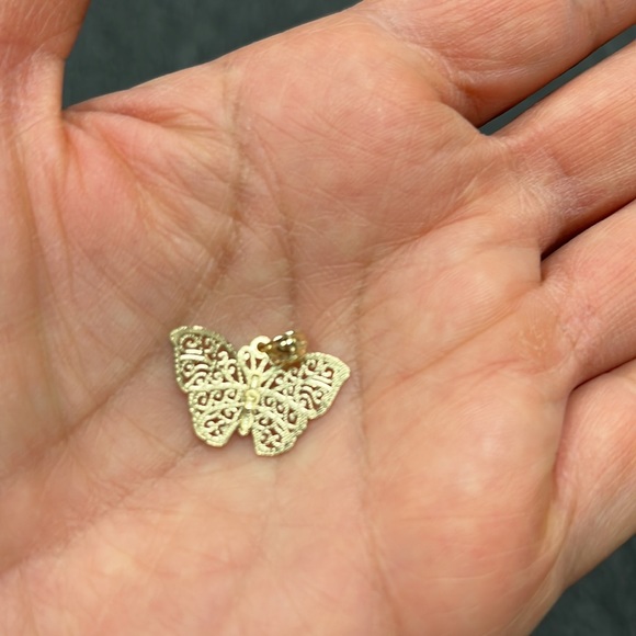 Solid 14k Gold Butterfly Pendant necklace - Picture 11 of 11